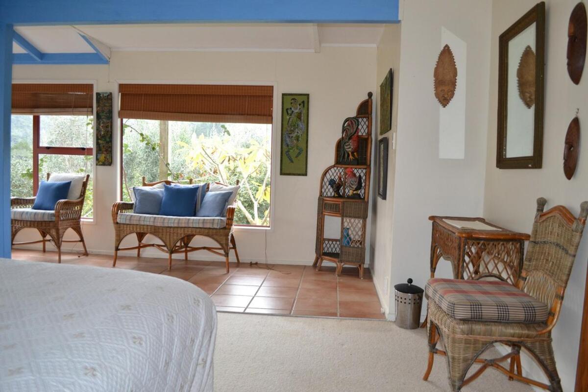 Great Barrier Oasis Lodge Tryphena Kültér fotó