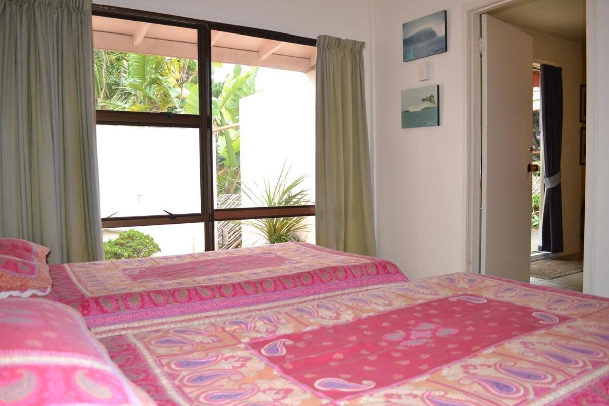 Great Barrier Oasis Lodge Tryphena Kültér fotó