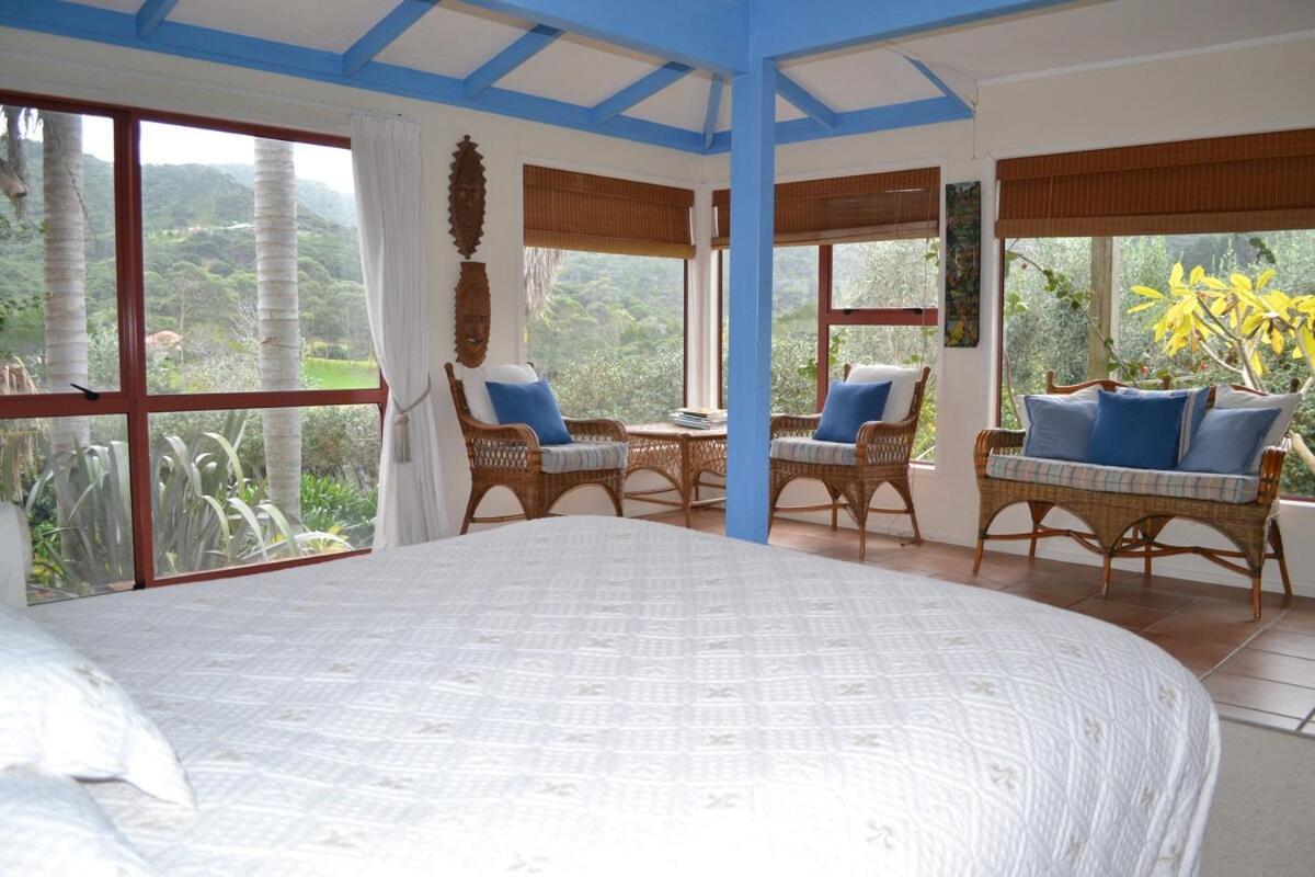 Great Barrier Oasis Lodge Tryphena Kültér fotó
